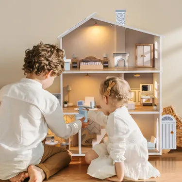 Wooden dollhouse vs plastic dollhouse: Which is better?